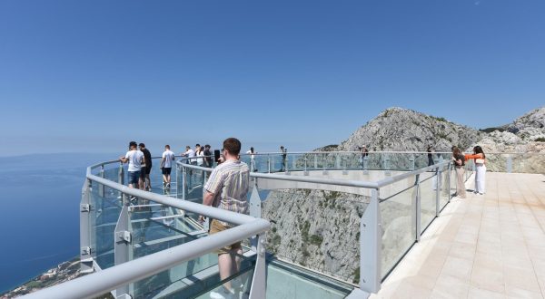 15.05..2022., Makarska - Nebeska setnica tj. Skywalk Biokovo otvorio je svoja vrata za posjetitelje ove nedjelje. Skywalk ce do dajnjeg biti otvoren  samo nedjeljom zbog radova na biokovskoj cesti. Photo: Matko Begovic/PIXSELL