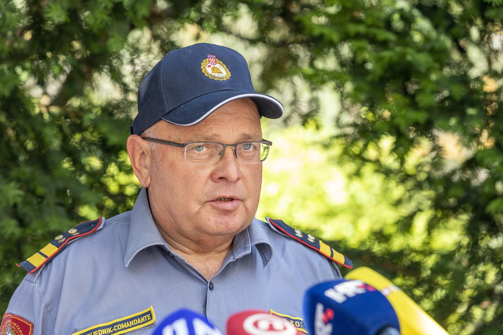 15.07.2022..,Pula - 
Nakon sastanka u zupaniji na temu stanja s vodoopskrbom zupan Boris Miletic, direktor Istarskih vodovoda Mladen Nezic i Dino Kozlevac sef Stozera civilne zastite odrzali su konferenciju za novinare na kojoj su proglasili prvi stupanj redukcije vode u Istarskoj zupaniji. Photo: Srecko Niketic/PIXSELL