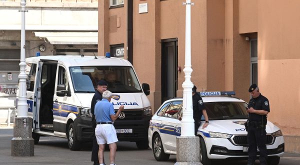 15.08.2023., Zagreb - Jake policijske snage osiguravaju centar grada uoci utakmice 3. pretkola UEFA Lige prvaka GNK Dinama - AEK. Photo: Marko Lukunic/PIXSELL