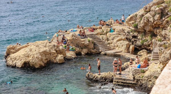 16.08.2021.., Rovinj- rTuristi u i na rovinjskim plazama.rPhoto: Srecko Niketic/PIXSELL