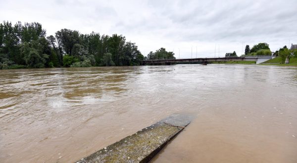 17.05.2023. Mursko Sredisce - Vodostaj rijeke Mure, pocele pripreme za obranu od polave  Photo: Vjeran Zganec Rogulja/PIXSELL
