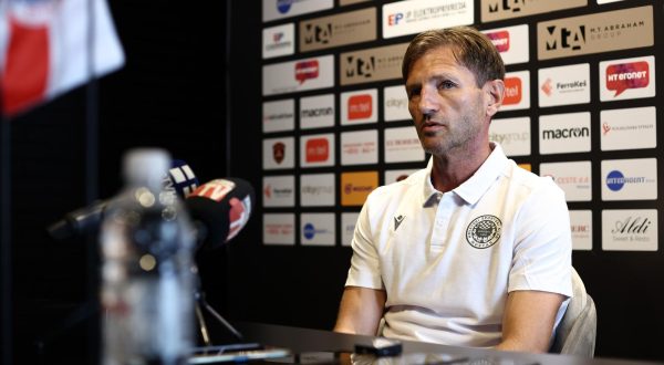 17.07.2023. Mostar: HSK Zrinjski Mostar odrzao tiskovnu konferenciju uoci uzvratne utakmice prvog pretkola Lige prvaka protiv armenskog prvaka FC Urartu-a. Za medije su govorili trener HSK Zrinjski, Krunoslav Rendulic, te kapiten Nemanja Bilbija.
 Photo: Denis Kapetanovic/PIXSELL