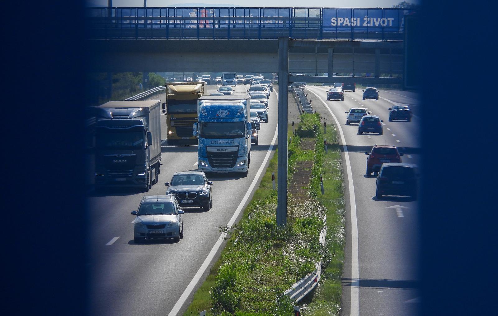 17.07.2023., Zdencina - Gust promet na autocesti A1 u oba smjera. Photo: Matija Habljak/PIXSELL