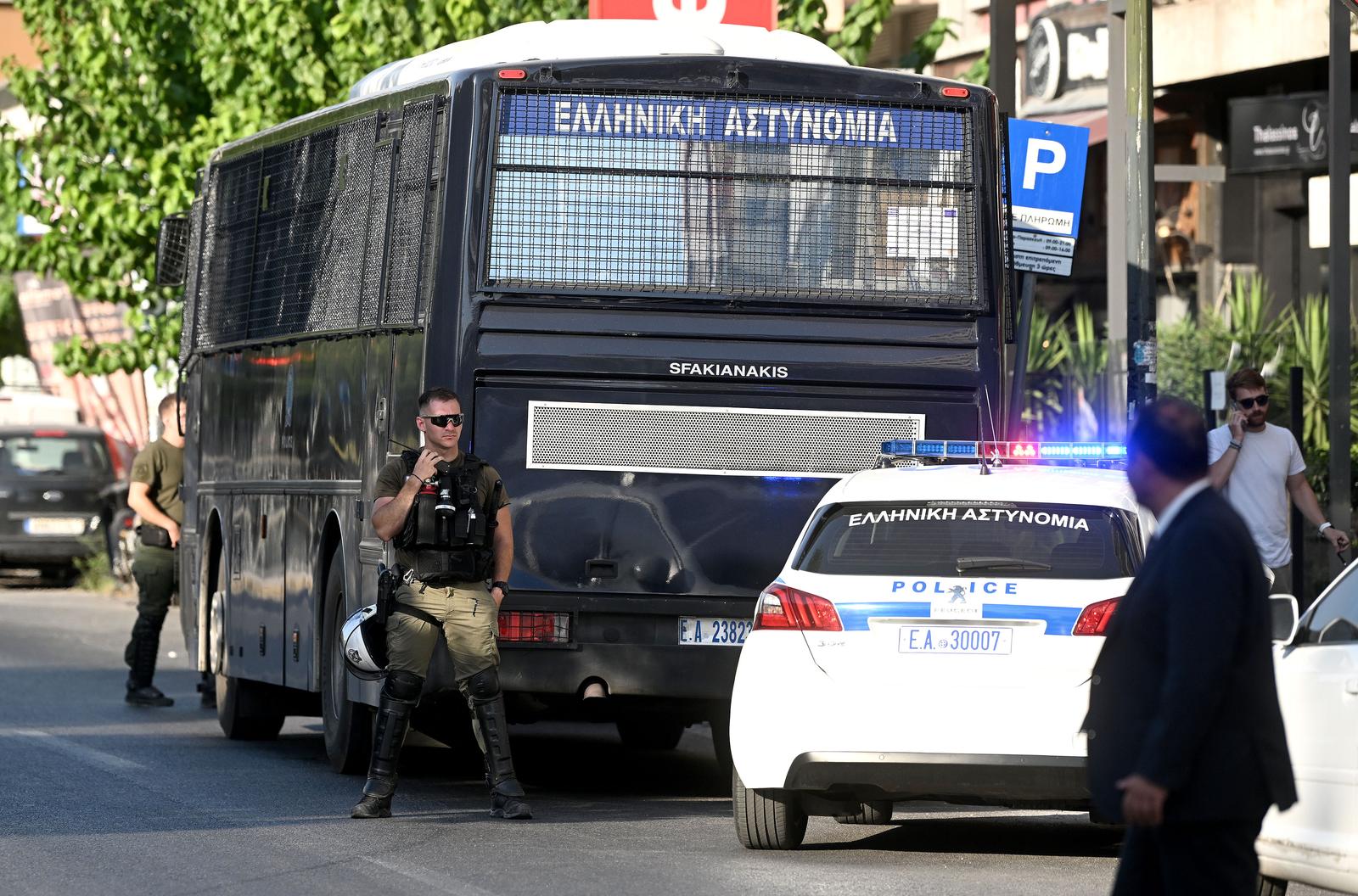 18.08.2023., Atena - Policija ispred hotela gdje su smjesteni igraci DInamo uoci sutrasnje uzvratne utakmice 3. pretkola Lige prvaka protiv AEK-a. Photo: Marko Lukunic/PIXSELL