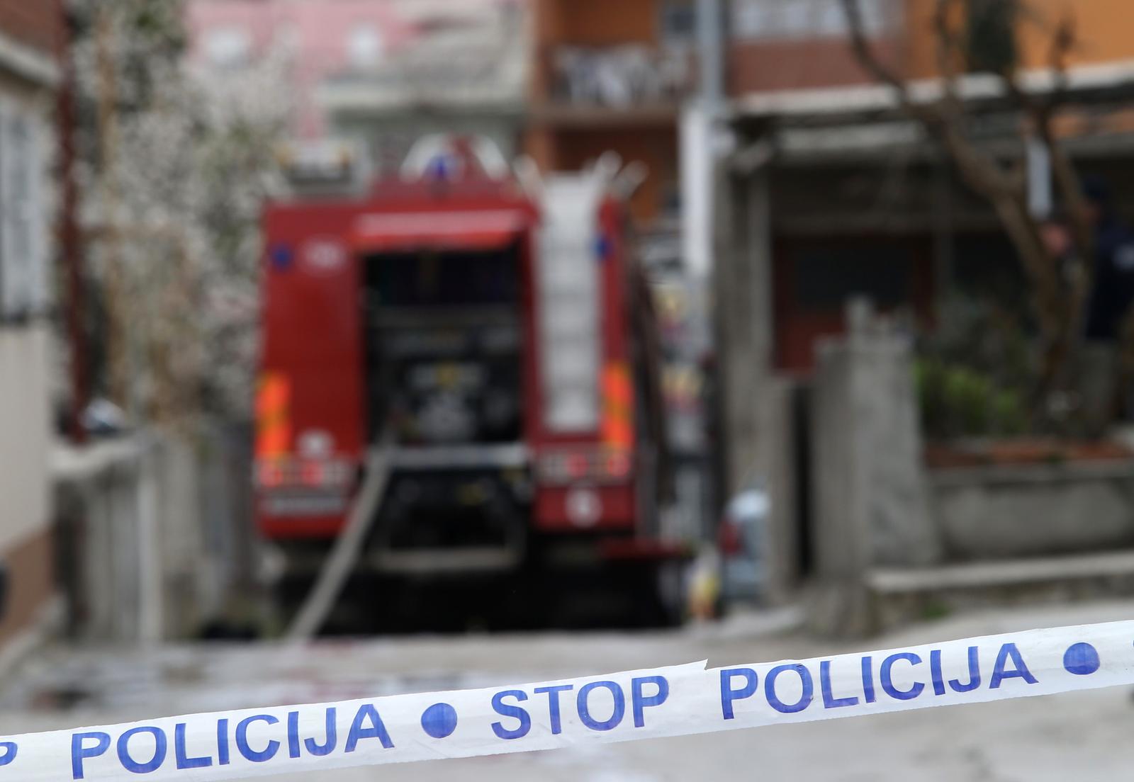 19.03.2019., Solin - Muskarac ozlijedjen u eksploziji plinske boce koja se oko 7 i 30 dogodila u Solinu. Nakon sto su pripadnici DVD Solin obavili posao policija obavlja ocevid nakon kojega ce se znati i detalji nesrece.r"nr"nPhoto: Ivo Cagalj/PIXSELL
