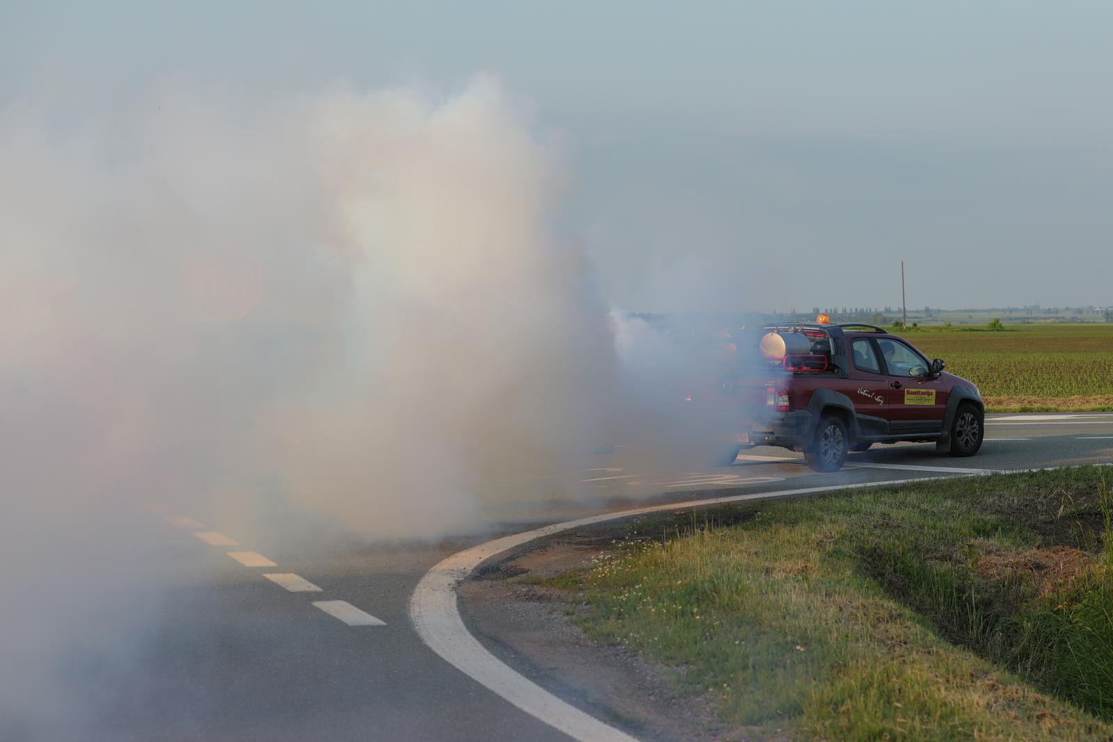 19.05.2023., Osijek - Zaprasivanje komaraca iznad naseljenih dijelova grada automobilom Photo: Dubravka Petric/PIXSELL