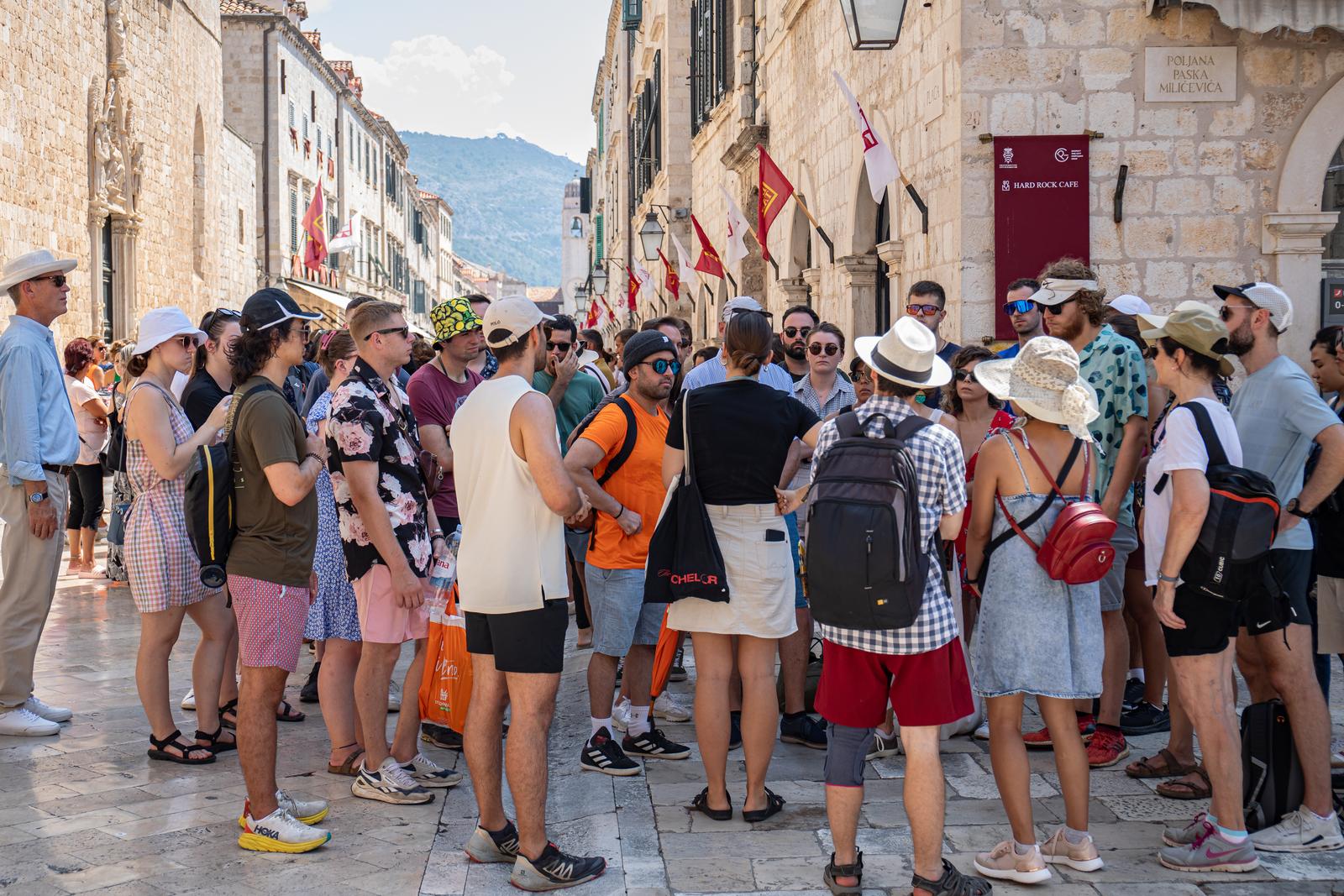 19.08.2023., Stara gradska jezgra, Dubrovnik - Turisti u gradu.   Photo: Grgo Jelavic/PIXSELL