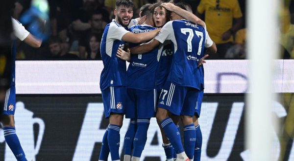 19.08.2023., Atena, Grcka - Utakmica 3. pretkola UEFA Lige prvaka, AEK - GNK Dinamo. Robert Ljubicic, Marko Bulat, Dario Spikic Photo: Marko Lukunic/PIXSELL