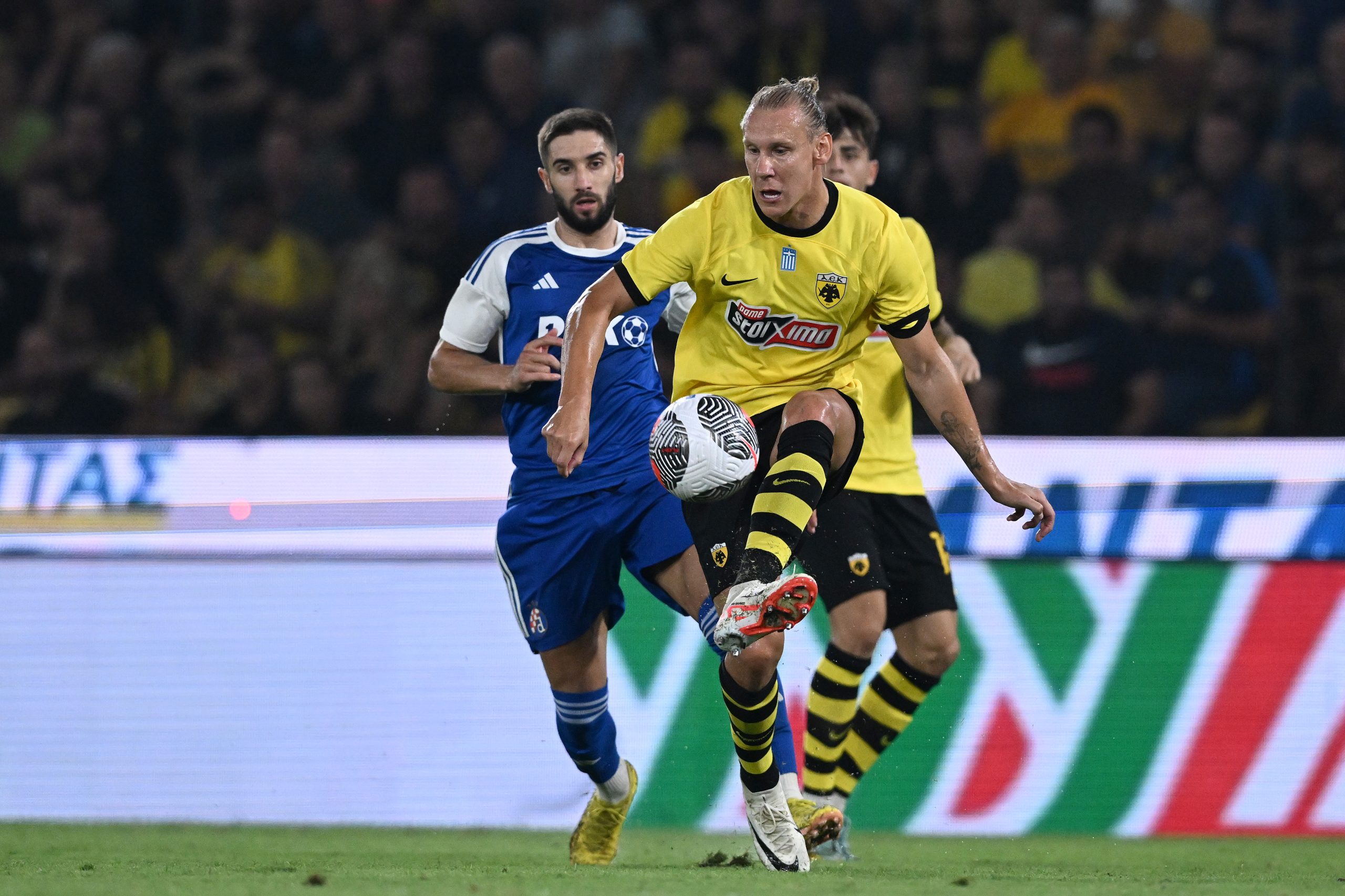 19.08.2023., Atena, Grcka - Utakmica 3. pretkola UEFA Lige prvaka, AEK - GNK Dinamo. Domagoj Vida Photo: Marko Lukunic/PIXSELL