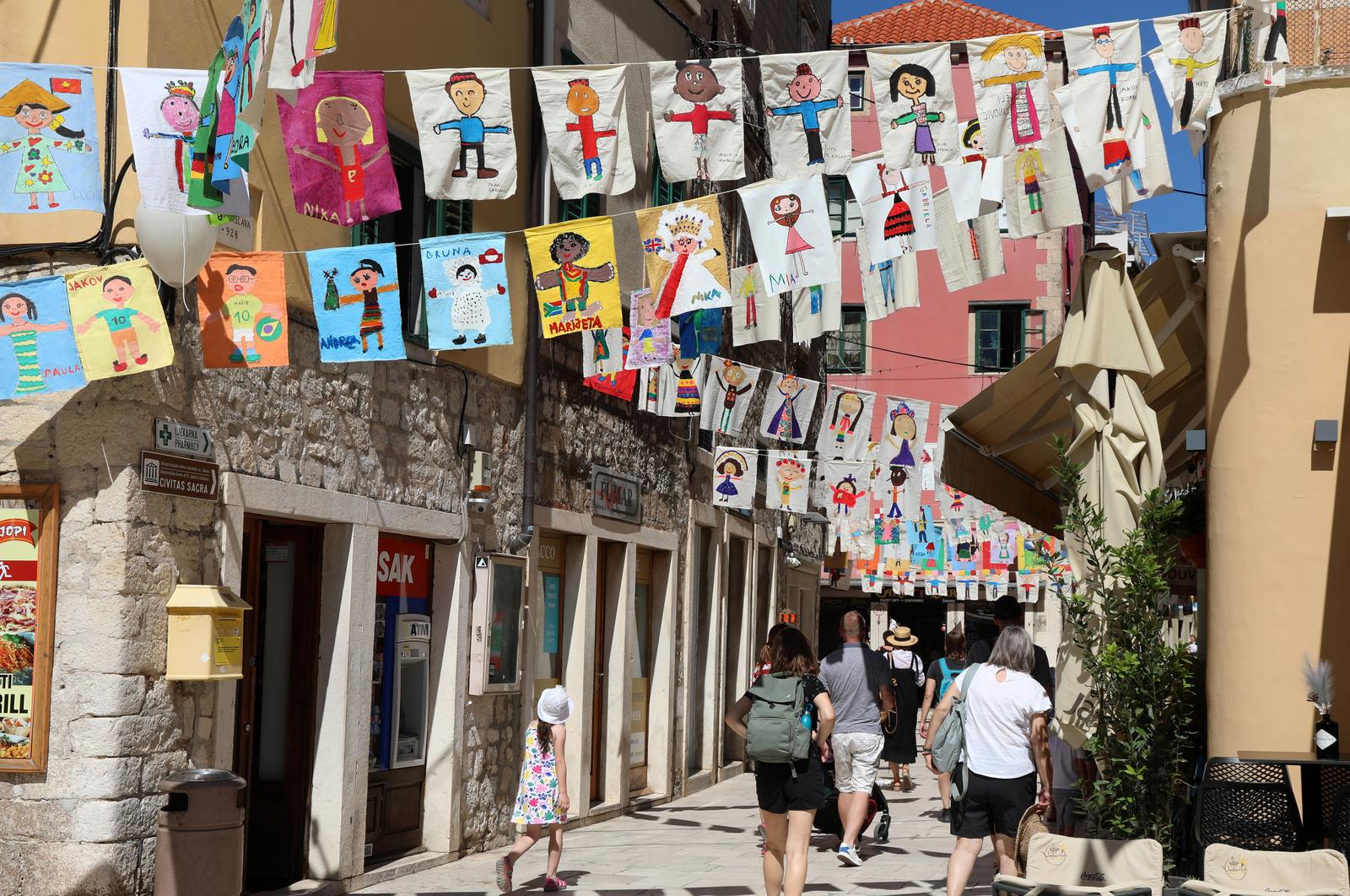 20.06.2022.,Sibenik- Kalelarga u Sibeniku prepuna gostiju,turista i festivalaca.  Photo: Dusko Jaramaz/PIXSELL