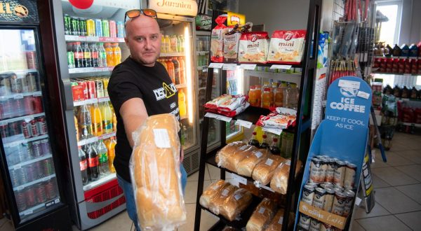 20.08.2023., Donji Kneginec - Benzinska postaja Kero-benz nedaleko Varazdina pocela je prodavati kruh. Photo: Neva Zganec/PIXSELL
