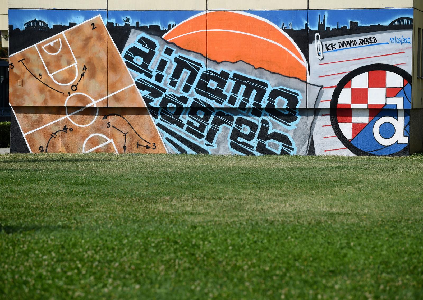 20.09.2020., Zagreb - Novi grafit u Rudesu posvecen KK Dinamo i NK Dinamo. Nekadasnji kosarkaski klub Rudes promijenio je ime u KK Dinamo. rPhoto: Marko Lukunic/PIXSELL