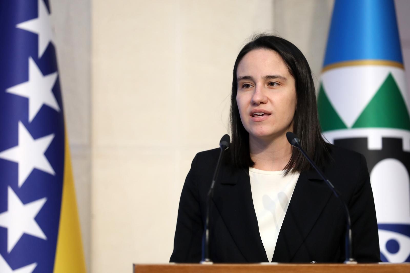 20.10.2021., Sarajevo, Bosna i Hercegovina - U sarajevskoj Vijenici odrzana je promocija knjige "Tudjmanov haski profil - Udruzeni zlocinacki poduhvat na BiH’, autora prof. dr. Ive Komsica. Benjamina Karic
Photo: Armin Durgut/PIXSELL Photo: Armin Durgut/PIXSELL