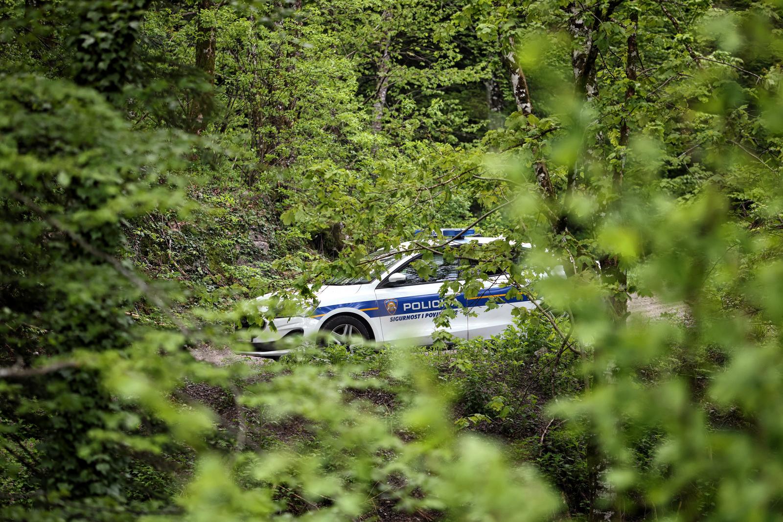 21.05.2023., Modrus - Cesta prema Maloj Kapeli gdje je pao sportski avion s navodno troje putnika. Photo: Boris Scitar/PIXSELL