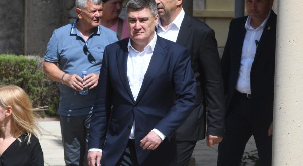 21.07.2023., Oklaj - Polaganje vijenaca kod sredisnjeg kriza u cast poginulim braniteljima. Predsjednik RH Zoran Milanovic Photo: Hrvoje Jelavic/PIXSELL