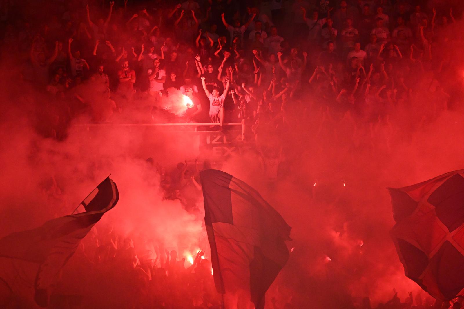 21.08.2022., Split - Utakmica 6. kola SUPERSPORT HNL: Hajduk - Lokomotiva. Paljenje baklji tijekom utakmice.  Photo: Davor Puklavec/PIXSELL