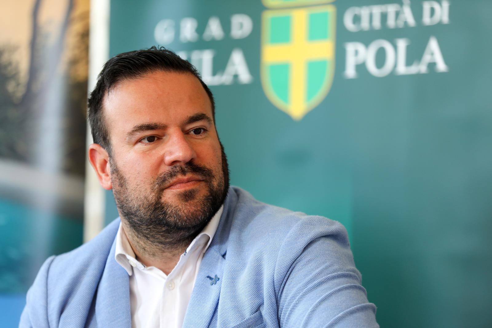 23.05.2023., Pula - U prostoru ECPD-a odrzala se je konferencija za medije na kojoj je najavljen program Pulskog kulturnog ljeta.

Na konferenciji su sudjelovali gradonacelnik Grada Pule Filip Zoricic, direktorica Turisticke zajednice Grada Pule Sanja Cinkopan Korotaj i ravnatelj Arheoloskog muzeja Istre Darko Komso. Photo: Srecko Niketic/PIXSELL