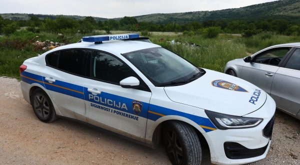 24.05.2023., Dugopolje - U polju kod Dugopolja pronađen izgoren automobil u kojem se nalazilo tijelo osobe. Photo: Miroslav Lelas/PIXSELL
