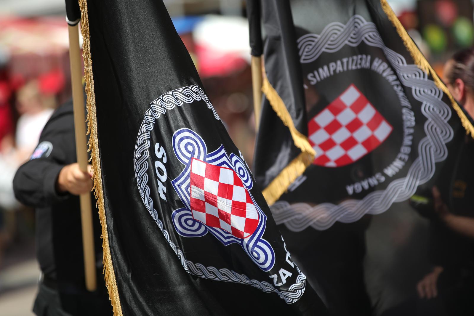 26.06.2021., Zagreb - Trg bana Josipa Jelacica. Zastave HOS-a i pjesma Za dom spremni, ispod spomenika banu Jelacicu. Povodom 30. godisnjice HOS-a, Udruga simpatizera Hrvatskih obrambenih snaga u odorama HOS-a minutom sutnje i pjesmom odala je cast za 758 pripadnika HOS-a koji su izgubili zivot u ratu. Photo: Sanjin Strukic/PIXSELL