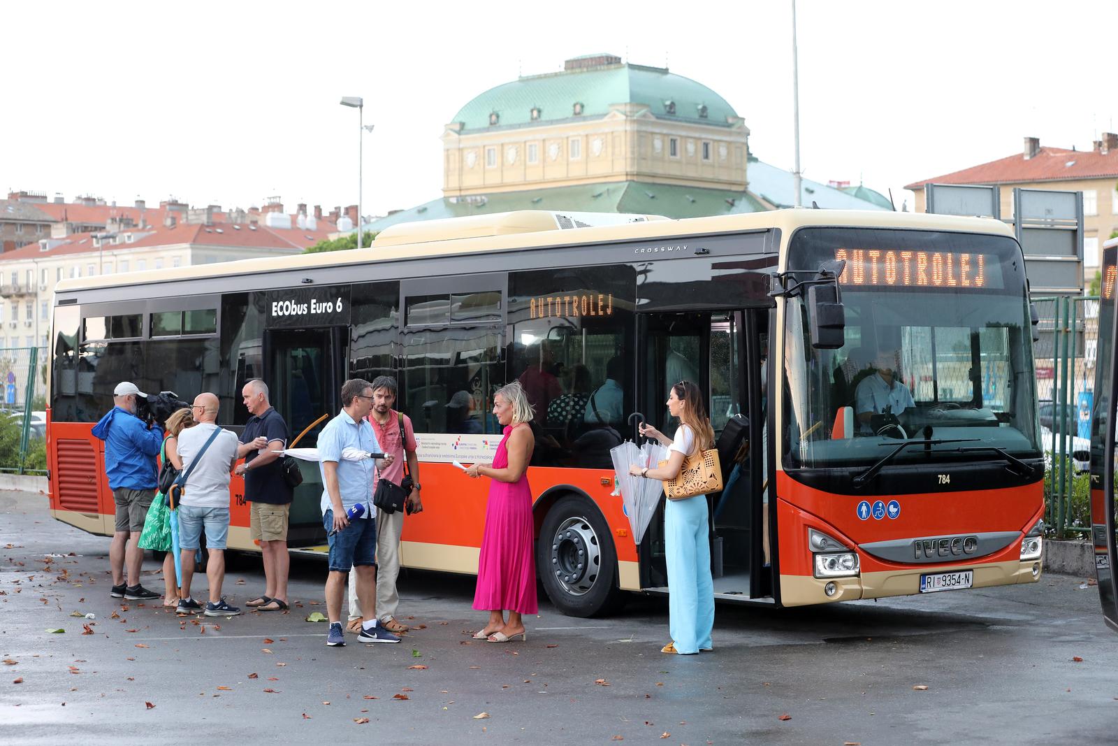 26.07.2022., Rijeka - Predstavljanje 23 od 37 novih autobusa Komunalnog drustva Autotrolej na autobusnom kolodvoru Delta. Autobusi su nabavljeni putem EU projekta "Nabava novih autobusa za Komunalno drustvo Autotrolej d.o.o." Projekt su predstavili gradonacelnik Marko Filipovic, direktor Autotroleja Alberto Kontus i procelnica odjela za komuinalni sustav Maja Malnar.  Photo: Goran Kovacic/PIXSELL