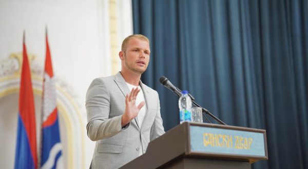 26.07.2023., KC Banski dvor, Banjaluka (BiH) – U Banskom dvoru u Banjaluci sinoc je na zahtjev predsjednika gradskog odbora SNSD-a Vlade Djajica odrzana javna rasprava o lokaciji centralnog spomen-obiljezja za stradale borce Vojske RS, a cija izgradnja je vec pocela na "Krasovom" parkingu. Na javnu raspravu dosao je i gradonacelnik Banjaluke i jedan od lidera oporbe Drasko Stanivukovic. Vec mjesecima traje sukob Djajica i Stanivukovica koji je sada kulminirao jer su se napokon obojica nasli pred vecim brojem gradjana Banjaluke. Photo: Dejan Rakita/PIXSELL