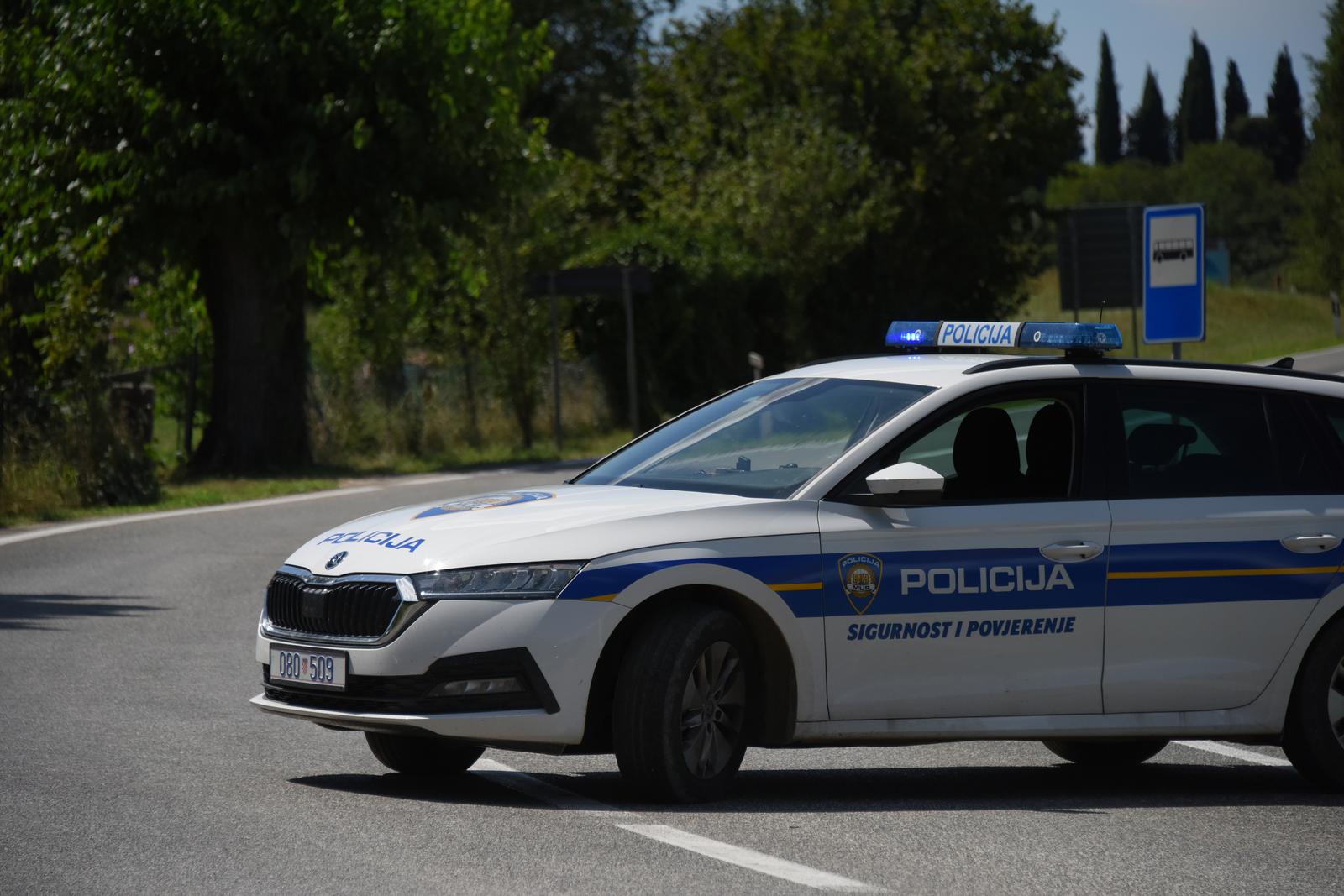 26.07.2023., Buje: Nakon otmice zene, otmicar pobjegao, a policija blokirala sve prilazne smjerove Matelicima. Photo: Sasa Miljevic/PIXSELL