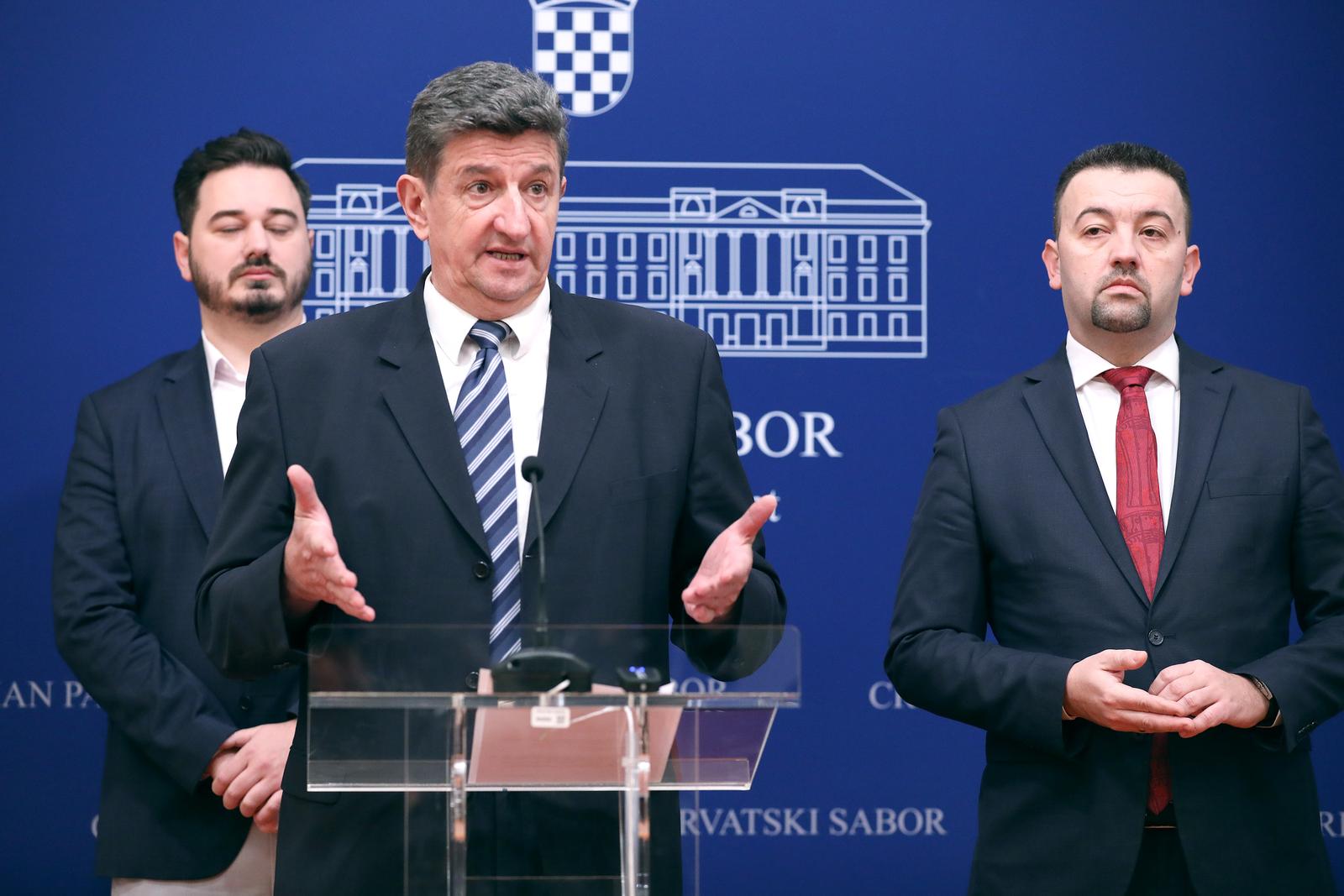 27.01.2023., Zagreb - Na konferenciji za medije Kluba zastupnika Hrvatskih suverenista odrzanoj u Saboru o temi  „Pozivanje hrvatskih policajaca s dvojnim drzavljanstvom na regrutaciju u Republiku Srbiju“ govorili su zastupnici Marijan Pavlicek i Zeljko Sacic. Photo: Patrik Macek/PIXSELL