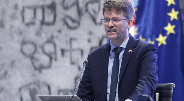 27.05.2022., Zagreb - Na konferenciji za medije u Nacionalnoj i sveucilisnoj knjiznici predstavljeni financijski instrumenti-povoljni krediti koje ce iz Nacionalnog plana oporavka i otpornosti provoditi Hrvatska banka za obnovu i razvitak. posebni savjetnik predsjednika Vlade za ekonomska pitanja Zvonimir Savic   Photo: Robert Anic/PIXSELL