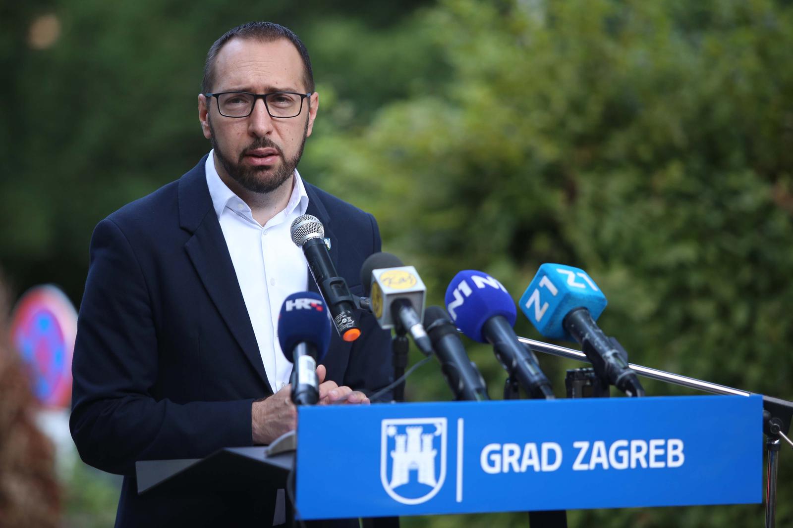27.07.2023. Zagreb - Gradonacelnik Tomislav Tomasevic i Danijela Dolenec obisli su radove na cjelovitoj obnovi Specijalne bolnice za plucne bolesti u Rockerfellerovoj ulici. Photo: Lovro Domitrovic/PIXSELL
