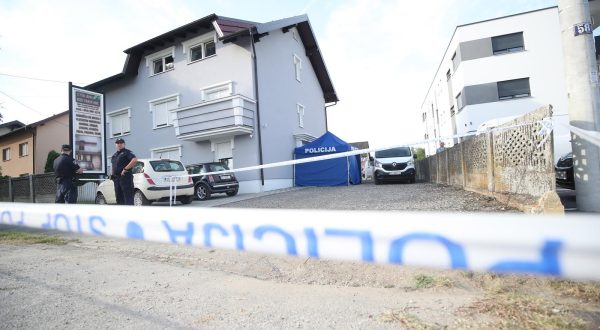 27.08.2023., Dugo Selo - Dvije ososbe su poginule, a treca je tesko ozlijedjena u eksploziji eksplozivne naprave do koje je doslo oko 14 sati u Zagrebackoj ulici u Dugom Selu. U eksploziji su smrtno stradali muskarac i zena starije zivotne dobi dok je ozlijedjeni muskarac prevezen u bolnicu. Photo: Slavko Midzor/PIXSELL