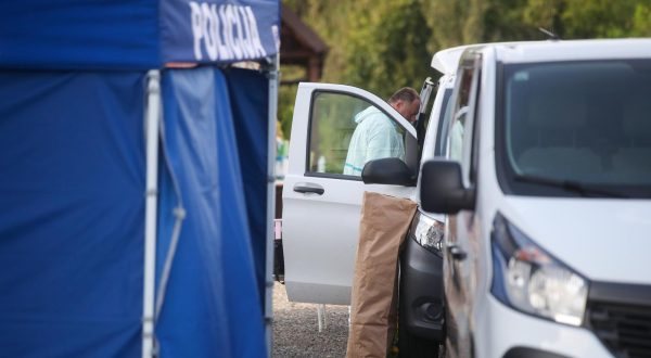 27.08.2023., Dugo Selo - Dvije ososbe su poginule, a treca je tesko ozlijedjena u eksploziji eksplozivne naprave do koje je doslo oko 14 sati u Zagrebackoj ulici u Dugom Selu. U eksploziji su smrtno stradali muskarac i zena starije zivotne dobi dok je ozlijedjeni muskarac prevezen u bolnicu. Photo: Slavko Midzor/PIXSELL