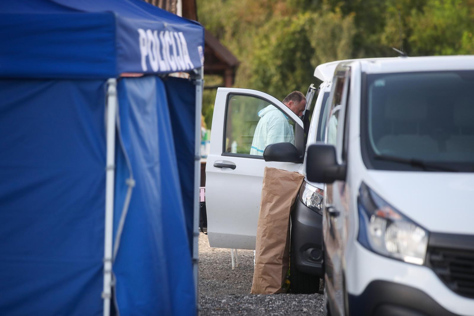 27.08.2023., Dugo Selo - Dvije ososbe su poginule, a treca je tesko ozlijedjena u eksploziji eksplozivne naprave do koje je doslo oko 14 sati u Zagrebackoj ulici u Dugom Selu. U eksploziji su smrtno stradali muskarac i zena starije zivotne dobi dok je ozlijedjeni muskarac prevezen u bolnicu. Photo: Slavko Midzor/PIXSELL