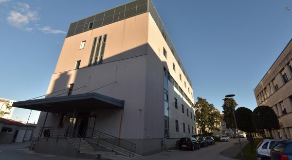 28.02.2020., Zadar - U Opcoj bolnici Zadar do daljnjega su zabranjene posjete na svim odjelima. Zabrana je donesena kao mjera predostroznosti zbog gripe i koronavirusa. Photo: Dino Stanin/PIXSELL