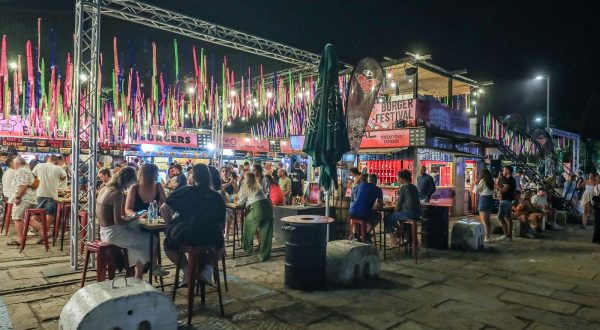 27.07.2023., Pula - Na pulskoj rivi otvoren Burger festival. Photo: Srecko Niketic/PIXSELL