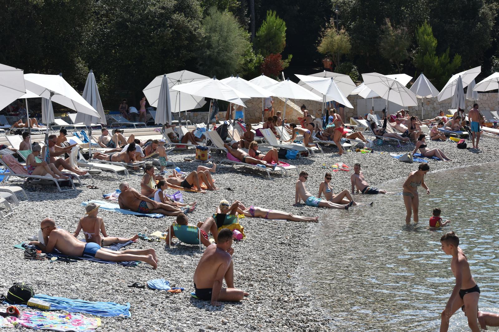 28.08.2016., Rovinj - Ljetna nedjelja na rovinjskoj rivijeri. r"nPhoto: Dusko Marusic/PIXSELL