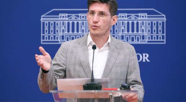 28.08.2023., Zagreb - Na konferenciji za medije Kluba zastupnika Mosta odrzanoj u Saboru o temi: “Kako se sustavno unistava obrazovanje u Hrvatskoj” govorio je zastupnik Zvonimir Troskot. Photo: Patrik Macek/PIXSELL