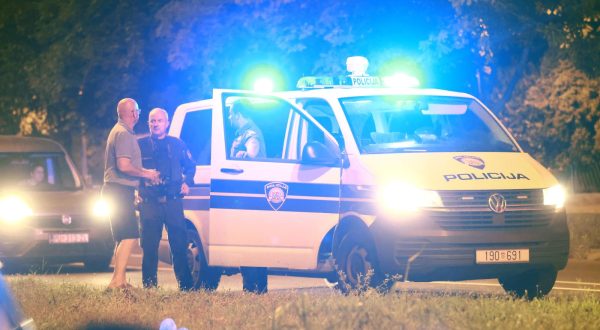 29.07.2023., Zagreb - Ulica Antuna Soljana. Policijski ocevid na mjestu nesrece gdje je osobni automobil u blizini pjesackog prijelaza naletio i udario dvije djevojcice. Photo: Sanjin Strukic/PIXSELL