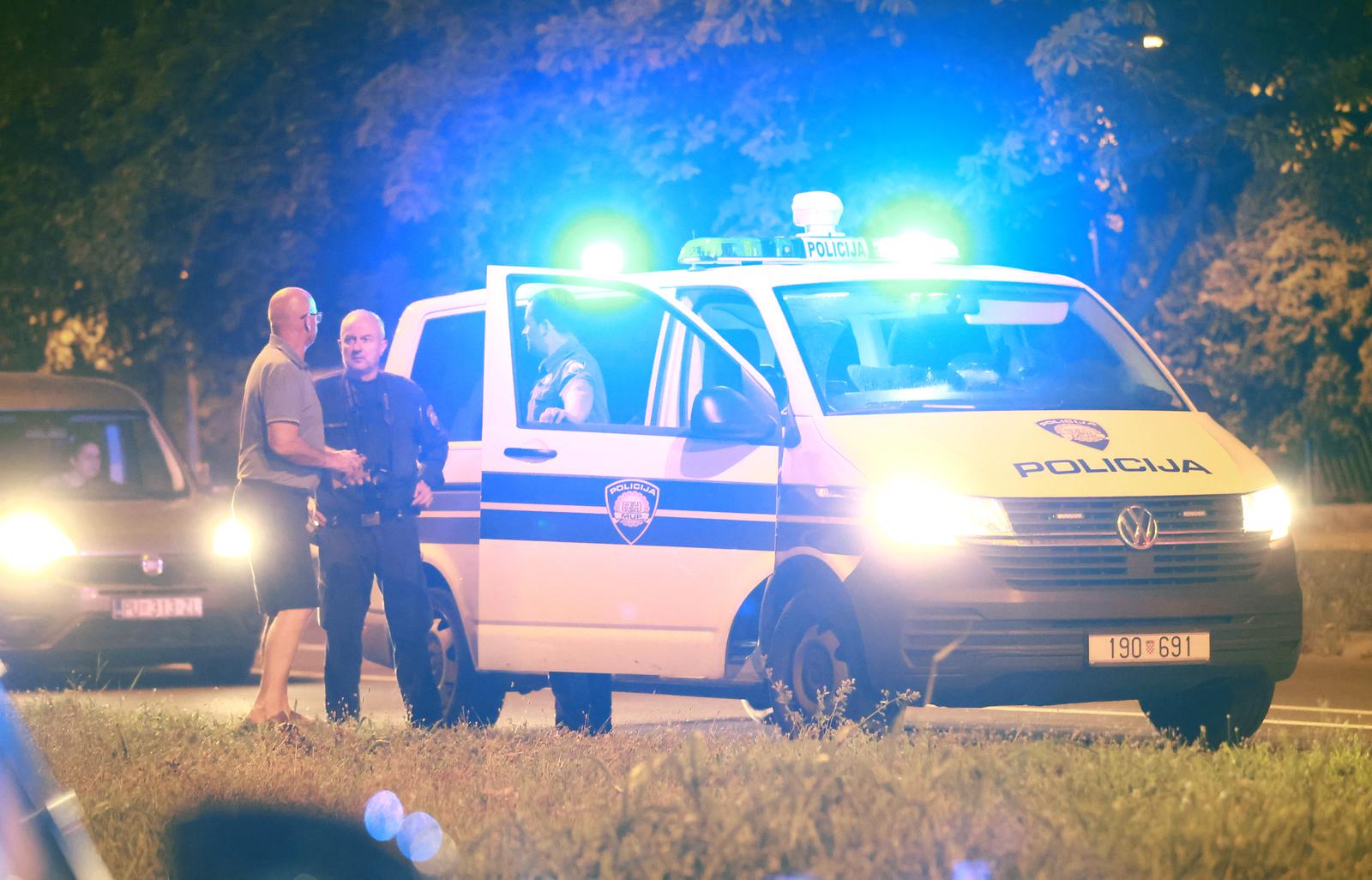 29.07.2023., Zagreb - Ulica Antuna Soljana. Policijski ocevid na mjestu nesrece gdje je osobni automobil u blizini pjesackog prijelaza naletio i udario dvije djevojcice. Photo: Sanjin Strukic/PIXSELL