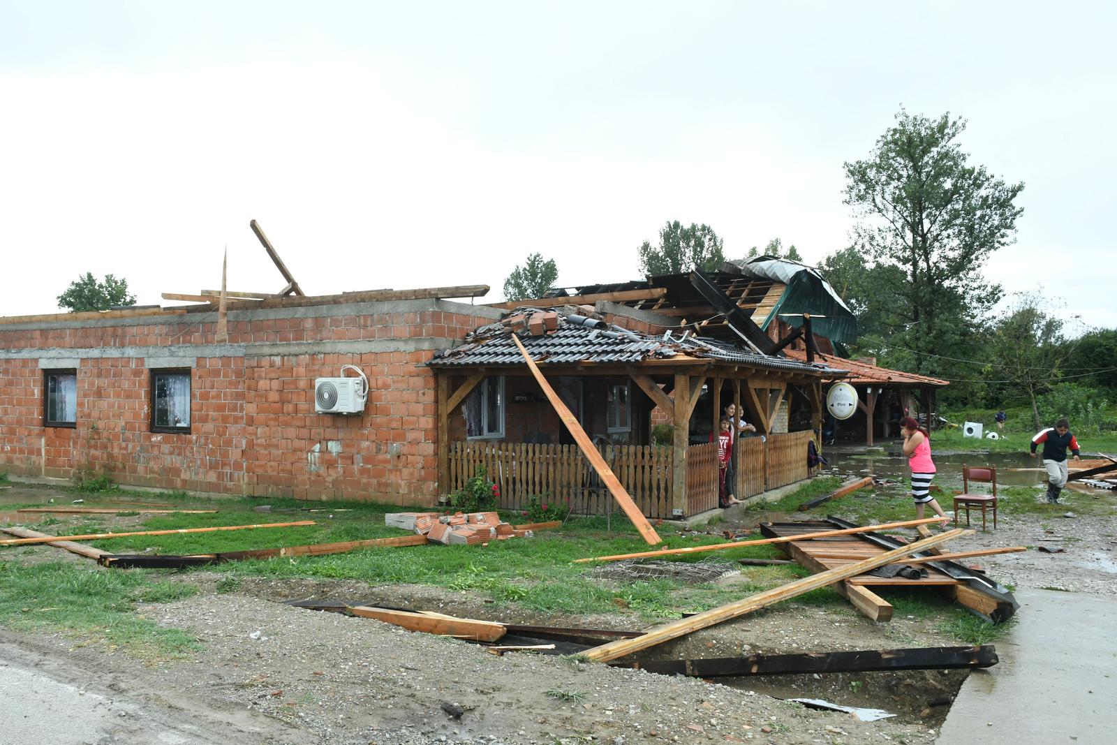 29.08.2023., Sisak - U nevremenu osteceno desetak kuca u prigradskom naselju Palanjek. Photo: Nikola Cutuk/PIXSELL