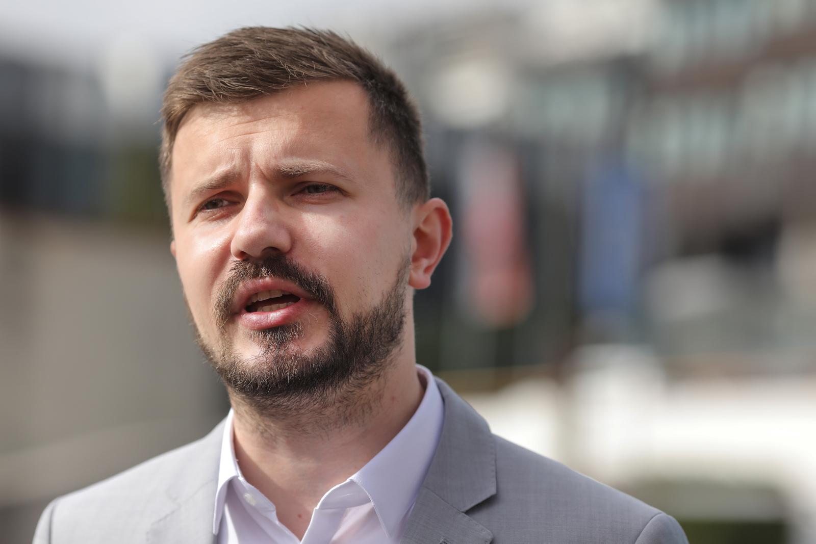 30.03.2021., Zagreb - Ispred Ministarstva zdravstva na Ksaveru odrzana je konferencija za medije saborskog zastupnika stranke FOKUS i kandidata za gradonacelnika Grada Zagreba Davora Nadjija na temu: Macehinski odnos Vlade RH prema privatnom sektoru, nefunkcioniranje javnog sektora, te sto se moze i mora uciniti. rPhoto: Tomislav Miletic/PIXSELL