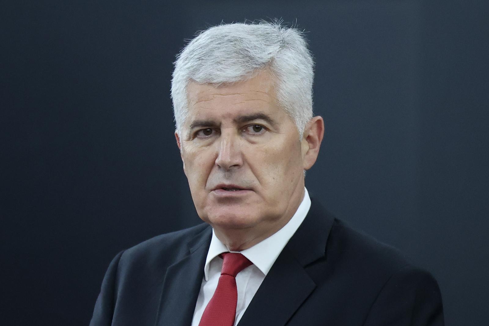 30.06.2023., Konjic, Bosna i Hercegovina - Konferencija za medije celnika stranaka nakon sastanka obavljenog jutros u Konjicu. Zavrsen je sastanak u Konjicu koji se danas odrzao izmedju politickih predstavnika stranaka Trojke i delegacija SNSD-a i HDZ BiH.  Dragan Covic Photo: Armin Durgut/PIXSELL