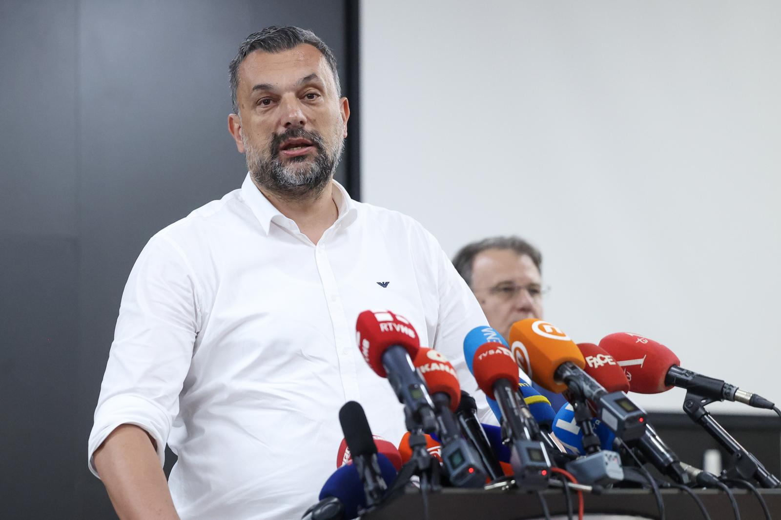 30.06.2023., Konjic, Bosna i Hercegovina - Konferencija za medije celnika stranaka nakon sastanka obavljenog jutros u Konjicu. Zavrsen je sastanak u Konjicu koji se danas odrzao izmedju politickih predstavnika stranaka Trojke i delegacija SNSD-a i HDZ BiH. Elmedin Konakovic Photo: Armin Durgut/PIXSELL