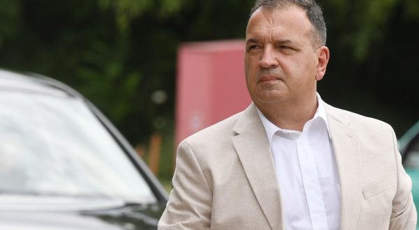 30.07.2023., Knin - Ministar zdravstva Vili Beros sudjelovao je na konferenciji za medije povodom  odrzavanja akcije javnozdravstvenog pregleda madeza i  ranog otkrivanja melanoma. Uz ministra Berosa na konferenciji su sudjelovali Marica Spahija procelnica za zdravstvo, Tatijana Sipalo Lilic ravnateljica kninske bolnice, Petar Cagalj ravnatelj Doma zdravlja Knin i Mirna Situm, voditeljica Referentnog centra Ministarstva zdravstva za melanom pri KBC-u Sestre milosrdnice. Photo: Hrvoje Jelavic/PIXSELL
