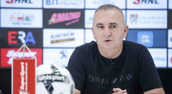 30.08.2022., Velika Gorica - U klupskim prostorijama HNK Gorica odrzano sluzbeno predstavljanje novog trenera Gorice Igora Angelovskog. Uz trenera, na konferenciji za medije bio je i predsjednik kluba Nenad Crnko.
 Photo: Slavko Midzor/PIXSELL