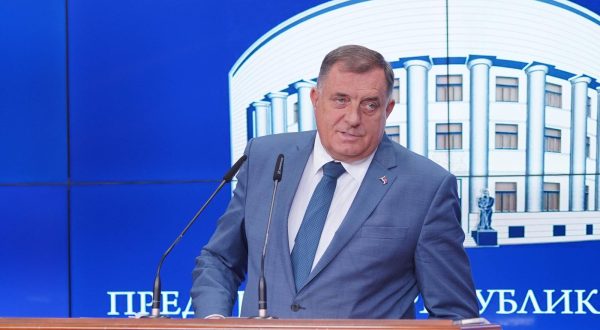 30.08.2023., palata Republike, Banjaluka (BiH) – Milorad Dodik, predsjednik RS, odrzao konferenciju za medije povodom presude u slučaju “Slaven Kovacevic protiv BiH“ Medjunarodnog suda za ljudska prava u Strazburu i nazvao tu odluku "smecem". Takodje je komentirao i postavljanje statue Tvrtka Kotromanica u Sarajevu i nazvao to "kradjom historijskog identiteta". Najavio je da ce politicki lideri u RS zajedno sa Hrvatskim narodnim saborom u BiH razmotriti plan za obranu konstitutivnosti naroda. Dodik je u posjetu danas primio i predstavnike kompanije China Energy cime je potvrdjena  Dodikova inicijativa da se RS okrece investicijama i saradnji sa Kinom.
Photo: Dejan Rakita/Pixsell Photo: Dejan Rakita/PIXSELL