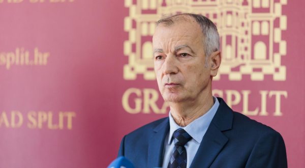 30.12.2022., Split - Gradonacelnik Ivica Puljak te direktori tvrtki Split parking i Promet predstavili novosti u izmjeni cjenika i ostale planove za iducu godinu.
Miroslav Delic
  Photo: Miroslav Lelas/PIXSELL