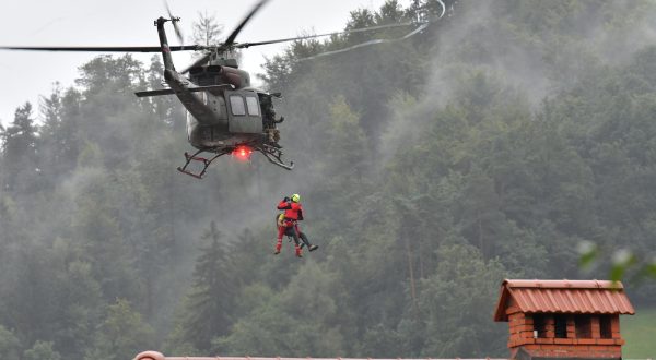 Slovenija Škofja Loka 04.09.2023 Pljuskovi i poplave u Skofjoj Loki i okolici. Helikopterom izvalcili musku osobu   Foto:Igor Kupljenik /BOBO Photo: Bobo/F.A. BOBO Photo: Igor Kupljenik/PIXSELL/F.A. BOBO