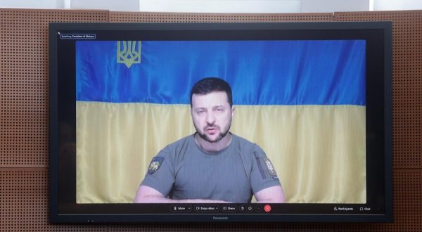 Slovenija Ljubljana 08.07.2022,08.julij 2022 Predsednik Ukrajine Volodimir Zelenski je prek videopovezave nagovoril poslanke in poslance DZ ter druge vabljene visoke goste.politika   Borut Pahor , Robert Golob   Photo: BORUT ZIVULOVIC/F.A. BOBO