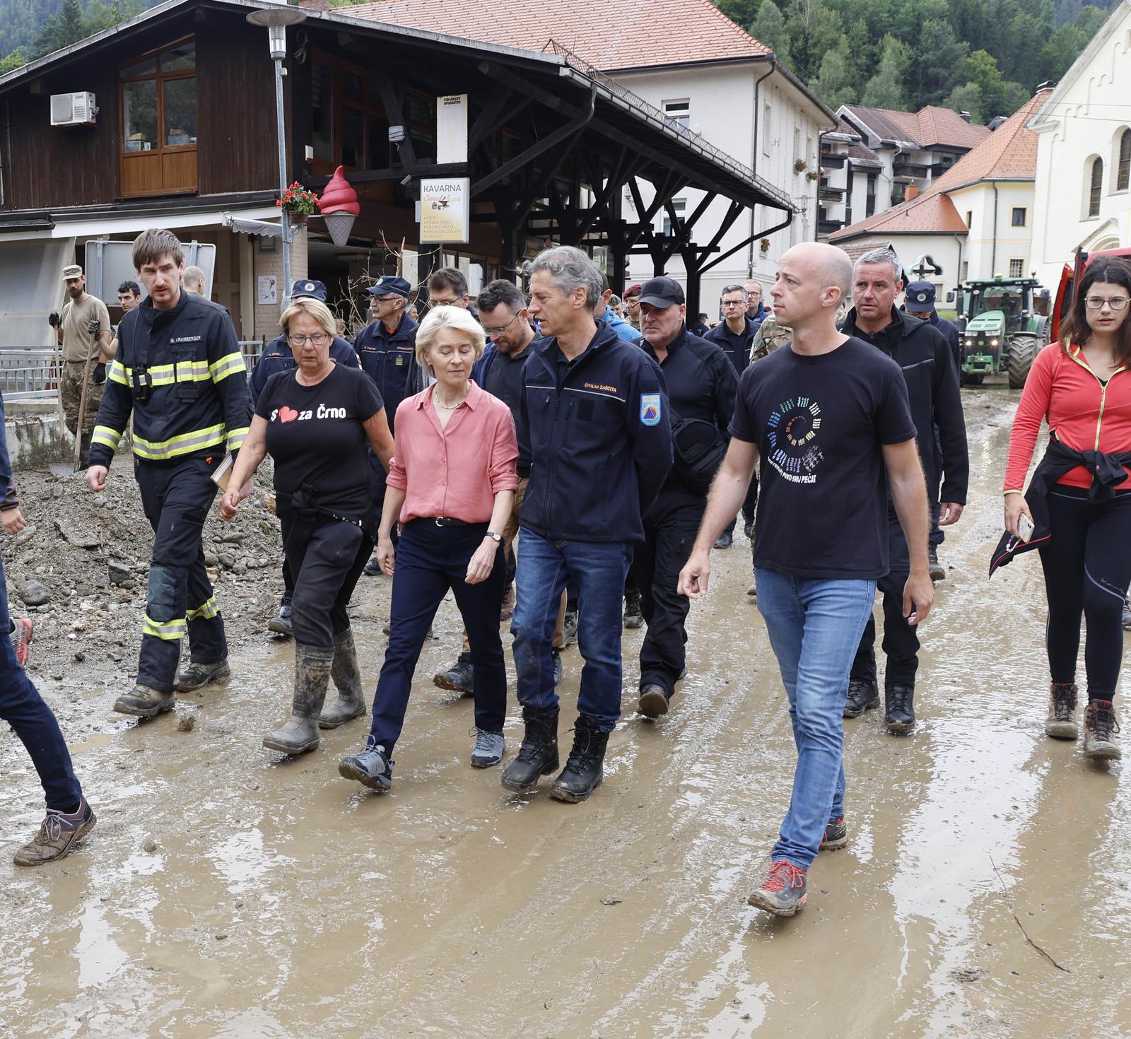 09.08.2023., Crna na Koroskem, Slovenija - Predsjednica Europske komisije Ursula von der Leyen sa slovenskim je premijerom Robertom Golobom stigla u mjesto Crna na Koroskem, posebno pogodjeno poplavama koje su pogodile Sloveniju. Photo: Borut Zivulovic/PIXSELL/F.A. BOBO