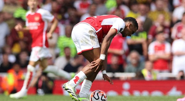 FILE PHOTO: Soccer Football - Premier League - Arsenal v Nottingham Forest - Emirates Stadium, London, Britain - August 12, 2023 Arsenal's Jurrien Timber reacts after sustaining an injury REUTERS/David Klein EDITORIAL USE ONLY. No use with unauthorized audio, video, data, fixture lists, club/league logos or 'live' services. Online in-match use limited to 75 images, no video emulation. No use in betting, games or single club /league/player publications.  Please contact your account representative for further details./File Photo Photo: David Klein/REUTERS